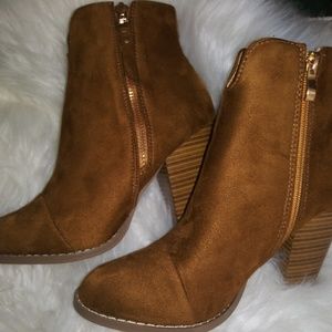 NWT Catherine Malandrino Brown Suede Boots SZ 8